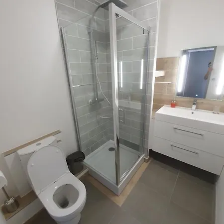Studio De 30M2 Refais A Neuf * שולה